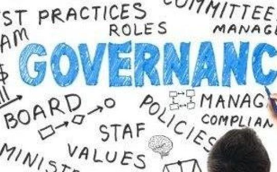 如何通过参与协议治理获取DeFi空投？