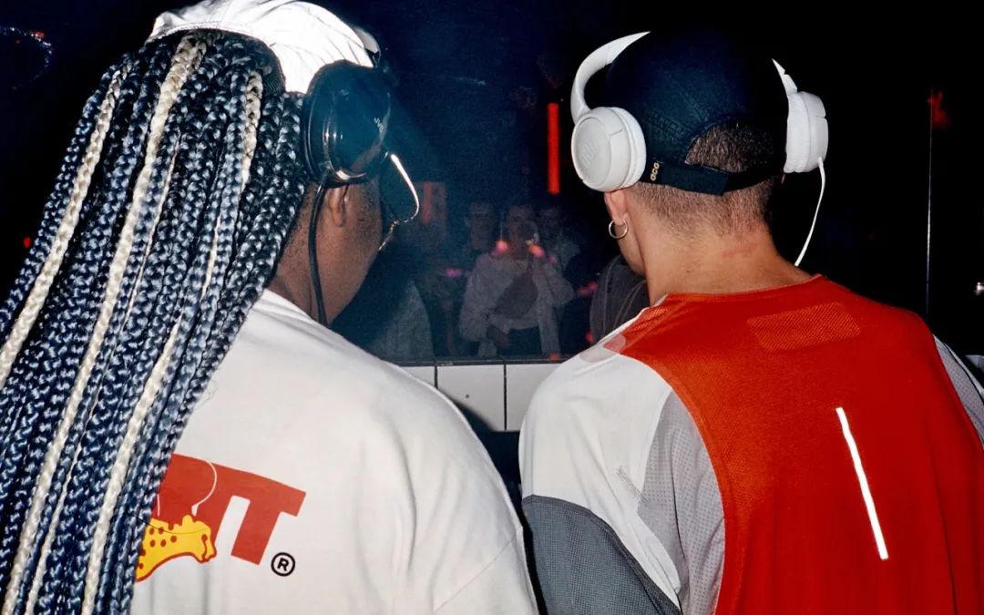 Friends With Benefits：去中心化自治组织和乌托邦的承诺