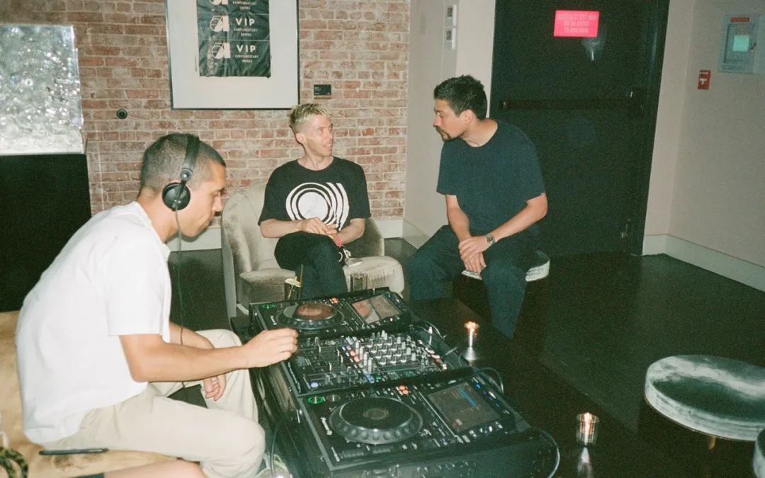 Friends With Benefits：去中心化自治组织和乌托邦的承诺