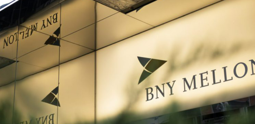 
      美国首家 纽约梅隆银行获得监管准 启动加密资产托管纽约梅隆银行（Bank of New York Mellon）周（11）二宣布开始托管客户的加密货币，成为美国首家在同一平台上托管加密资产和传统投资的大型银行。据华尔街日报报导，美国历史最悠久银行纽约梅隆银行（Bank of New York Mellon）周（11）二宣布开始托管客户的加密货币，成为美国首家在同一平台上托管加密资产和传统投资的大型银行。