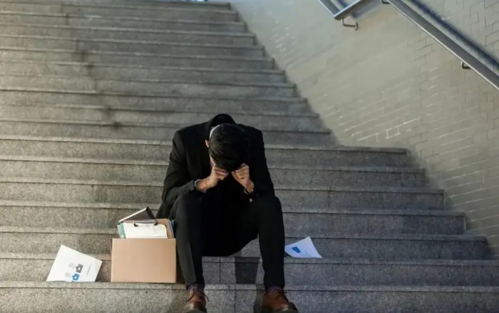 
      裁员风 吹到美国硅谷、卷向华尔街？恐慌情绪或成雪球越滚越大