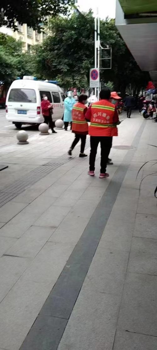 
      冬日融暖意 友邦千盛 友益小站 为爱而来