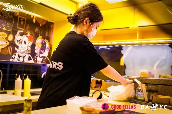 虚拟与现实的结合 好家伙俱乐部举办了华南最大的无聊猿主题派对