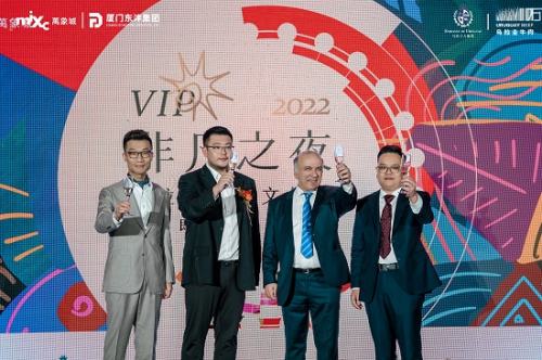 乌拉圭驻沪马龙出席宁波万象城感恩晚宴