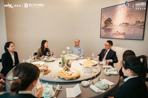 乌拉圭驻沪马龙出席宁波万象城感恩晚宴