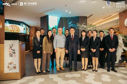 乌拉圭驻沪马龙出席宁波万象城感恩晚宴