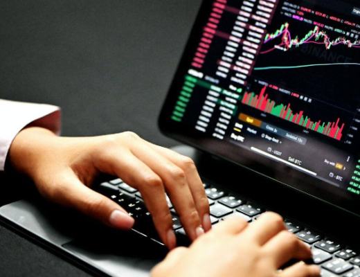 
      比特币保持在 17,000 美元 这是加密专家的看法