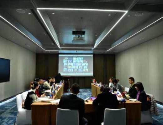 
      剑桥大学-默里爱德华兹学院博士后研究班3期开学典礼成功举办继今年9月上海艾韦士课教育科技（集团）有限公司与高科教育控股（北京）有限公司达成略战合作后，近日，“剑桥大学-默里爱德华兹学院博士后研究班”3期班开学典礼成功举办。受疫情影响部分学员在线出席了开学典礼。