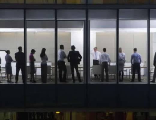 
      AI浪潮堪比工业革命？削“元”扩“智” 微软的转向意味深长