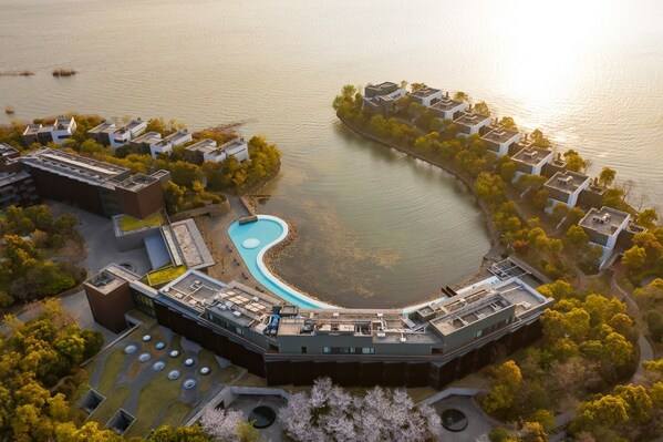 
      音昱创始人曹慰德在达沃斯论坛发表演讲 呼吁人类觉醒共建新世界