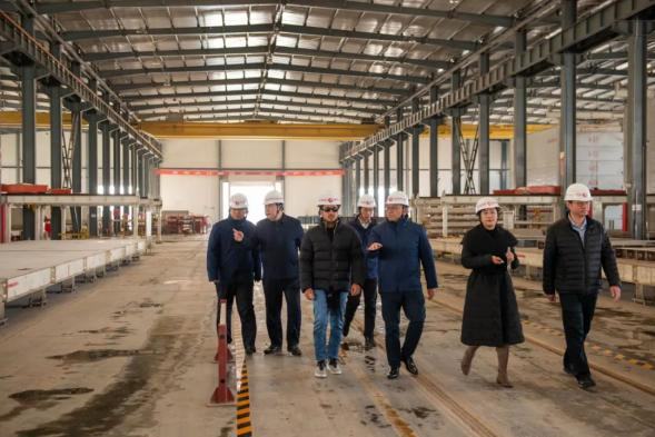 
      跟随卡塔尔王室 一览中颐龙湖康养小镇康居风采