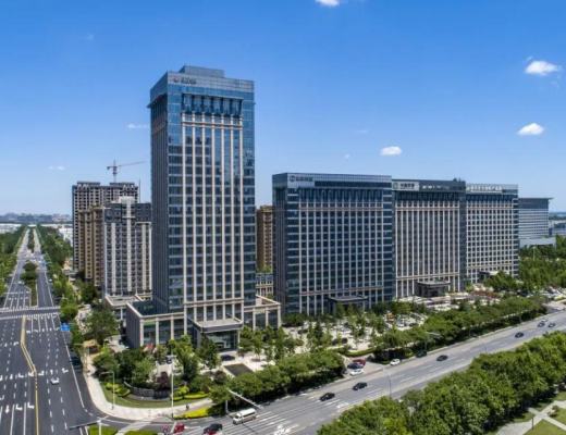 
      跟随卡塔尔王室 一览中颐龙湖康养小镇康居风采