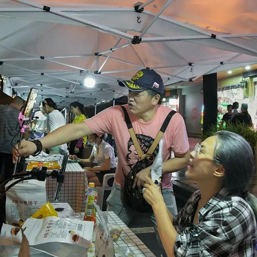 
      市井消费  尽显中国经济“韧劲”