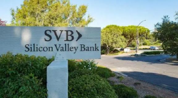 
      美国硅谷银行宣布破产 马斯克回应推特收购提议