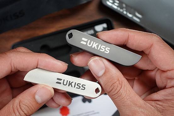 
      UKISS Hugware®拥有即可得积分、兑KISS